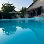 3-4 Entire Site Private Pool For Relaxing Holidays & Special Occasions Near Aubeterre