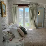 3-4 Entire Site Private Pool For Relaxing Holidays & Special Occasions Near Aubeterre Saint-Romain