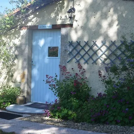 3-4 Entire Site Private Pool For Relaxing Holidays & Special Occasions Near Aubeterre Holiday home *
