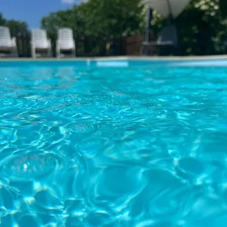 3-4 Entire Site Private Pool For Relaxing Holidays & Special Occasions Near Aubeterre 度假居