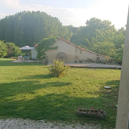 3-4 Entire Site Private Pool For Relaxing Holidays & Special Occasions Near Aubeterre Holiday home Saint-Romain (Charente)