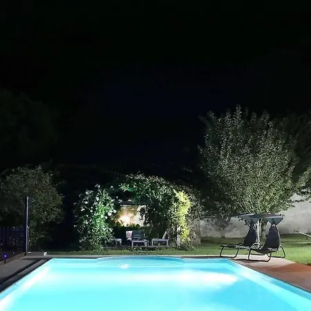 度假居 3-4 Entire Site Private Pool For Relaxing Holidays & Special Occasions Near Aubeterre Saint-Romain (Charente)