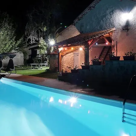 度假居 3-4 Entire Site Private Pool For Relaxing Holidays & Special Occasions Near Aubeterre Saint-Romain (Charente)