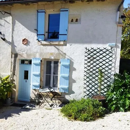 3-4 Entire Site Private Pool For Relaxing Holidays & Special Occasions Near Aubeterre * Saint-Romain (Charente)