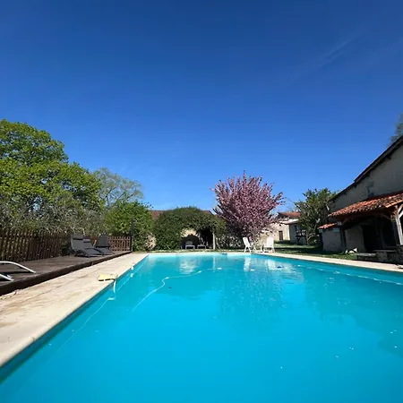 3-4 Entire Site Private Pool For Relaxing Holidays & Special Occasions Near Aubeterre 度假居 *