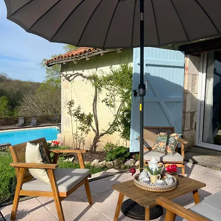 3-4 Entire Site Private Pool For Relaxing Holidays & Special Occasions Near Aubeterre * Saint-Romain (Charente)
