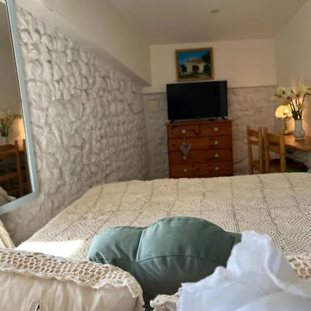 3-4 Entire Site Private Pool For Relaxing Holidays & Special Occasions Near Aubeterre 度假居